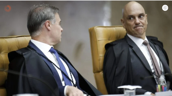 Ministros André Mendonça e Alexandre de Moraes durante sessão do Supremo Tribunal Federal